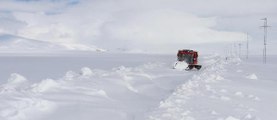 Son dakika haber! KARDAN YOLU KAPALI MEZRADAKİ ÇOCUK, PALETLİ AMBULANSLA HASTANEYE ULAŞTIRILDI