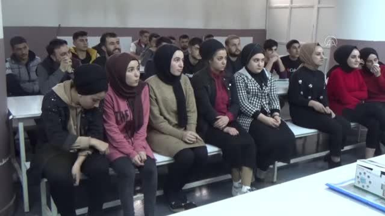 Polis ekipleri, "En İyi Narkotik Polisi Anne Projesi" kapsamında vatandaşları bilgilendirdi