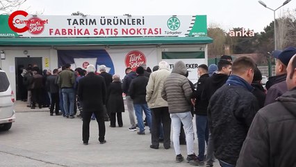'Ucuz şeker' kuyruğu: 5 kilo şeker alabilmek için saatlerce beklediler