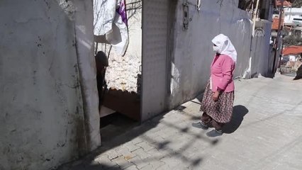 "Pala Kemal Efe" 42 yıldır Yörük kıyafetiyle tespih satıyor