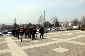 CEZAEVİNDEKİ PKK'LILARA FİNANS SAĞLADIĞI İDDİASIYLA 7 KİŞİ DAHA ADLİYEDE