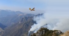 Bondone (TN) - Incendio boschivo, al lavoro Canadair (25.03.22)