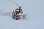 Köy yollarında karla mücadele çalışmaları sürüyor