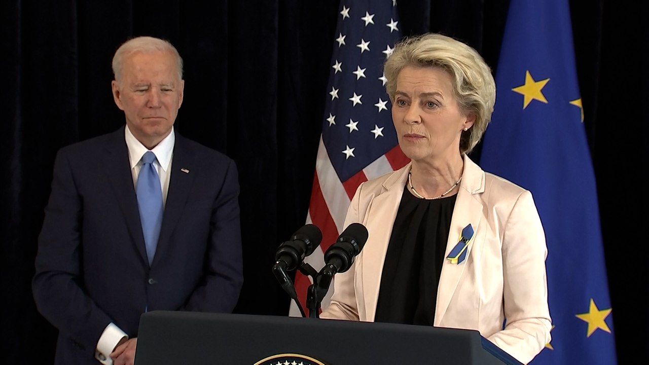 La UE acuerda con EEUU aumentar en 15.000 bcm el suministro de gas natural licuado