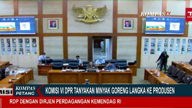 Warga Rela Antre Berjam-jam Demi Dapat Minyak Goreng Curah Rp 14 Ribu Per Liter