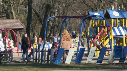 Ukraine : à Lviv, les habitants s'adaptent aux contraintes de la guerre