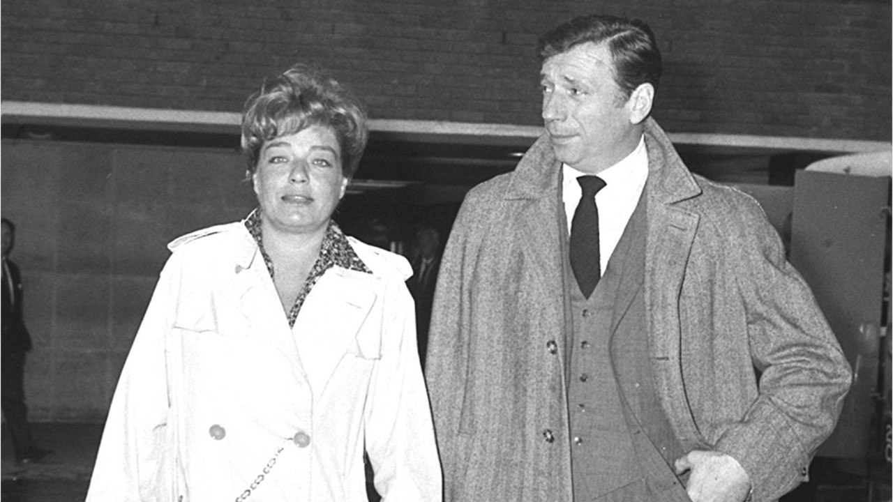 GALA VIDÉO - ​Simone Signoret et Yves Montand : comment se sont-ils rencontrés ?