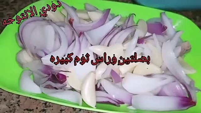 كل الللي كلها من ايديهاا سلم ورقه وحلف ان مفيش قبلها ولا بعدها ايوه كفته الجمبري من ايد مامتي