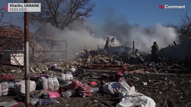 Des zones résidentiels de Kharkiv sous le feu des bombes russes