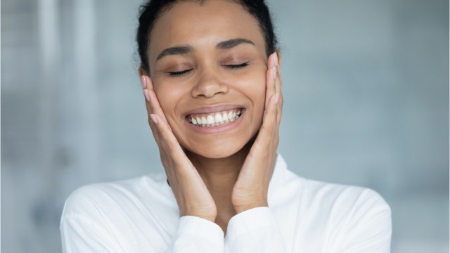 VOICI Beauté / Cette marque bio vendue en pharmacie s'attaque aux taches pigmentaires