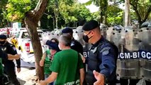 Professores e Guardas Municipais discutem durante protesto