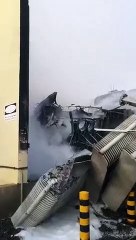 فيديو وصور توثق أضرار استهداف محطة لتوزيع الكهرباء في صامطة بمقذوف معادٍ