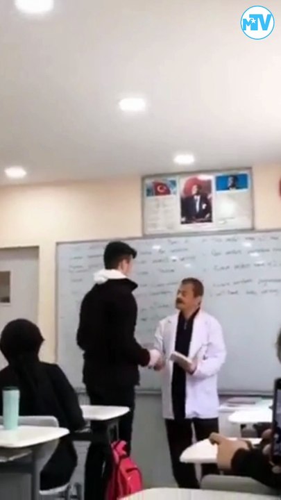 Öğrencinin öğretmene yaptığı saygısızlık büyük tepki çekmişti! O öğretmen konuştu
