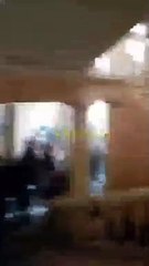 Vídeo mostra teatro de Mariupol momentos após bombardeamento russo