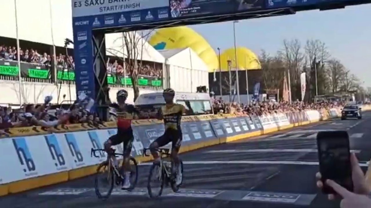 E3 Saxo Bank Classic 2022 - Wout Van Aert devant Christophe Laporte, la Jumbo-Visma survole !