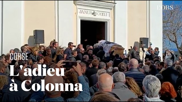 Funérailles d'Yvan Colonna : une foule importante réunie devant l'église latine de Cargèse