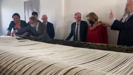 La première tapisserie de la teinture Miyazaki avant la tombée du métier