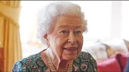 La reine "de bonne humeur" malgré des problèmes de santé obligeant le monarque à se retirer de ses e