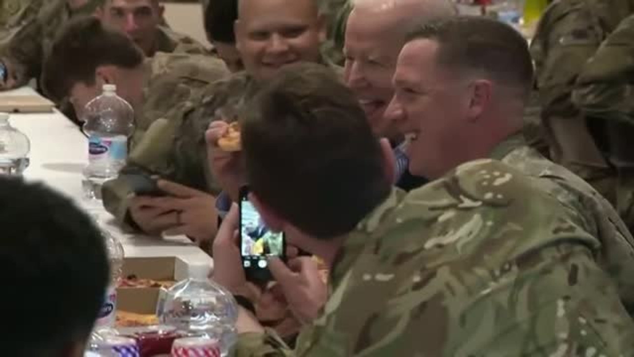 Biden visita a los soldados norteamericanos en la base de Reszow (Polonia)