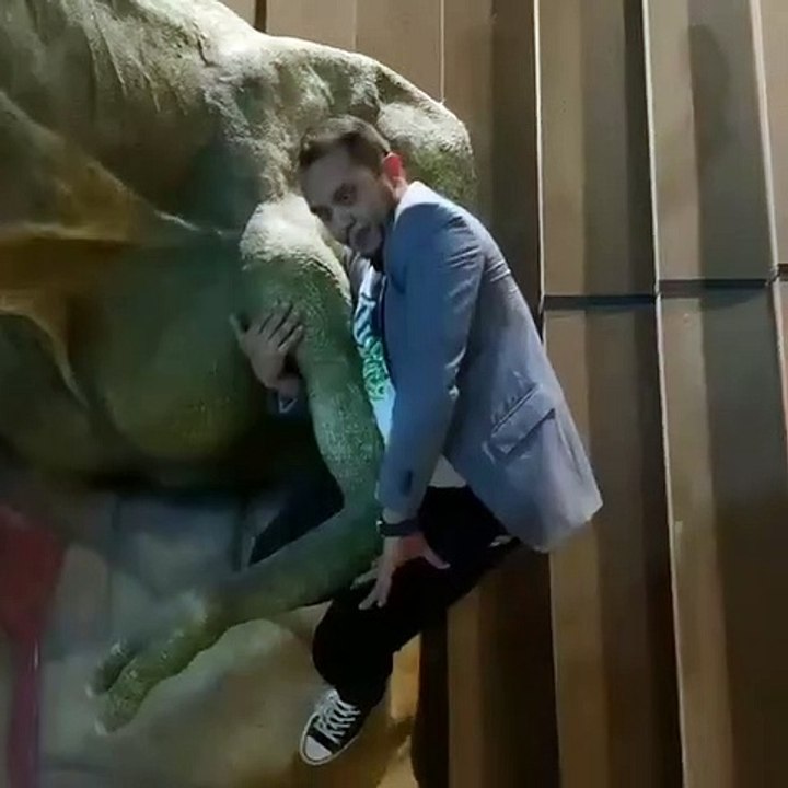 PITYN TOYS CANTANDO MONTADO EN UN DINOSAURIO 2022