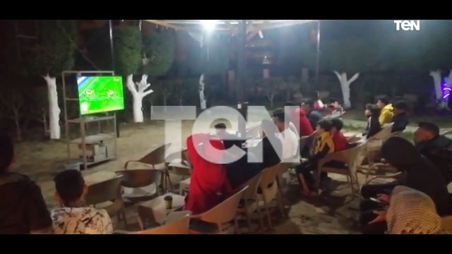 جماهير العريش اثناء متابعة مباراة مصر والسنغال ضمن فعاليات تصفيات كأس العالم