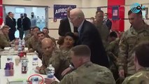 Agua española y pizza en la comida de Biden y las tropas de la OTAN en Varsovia