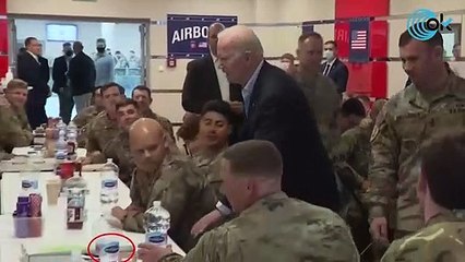 Agua española y pizza en la comida de Biden y las tropas de la OTAN en Varsovia