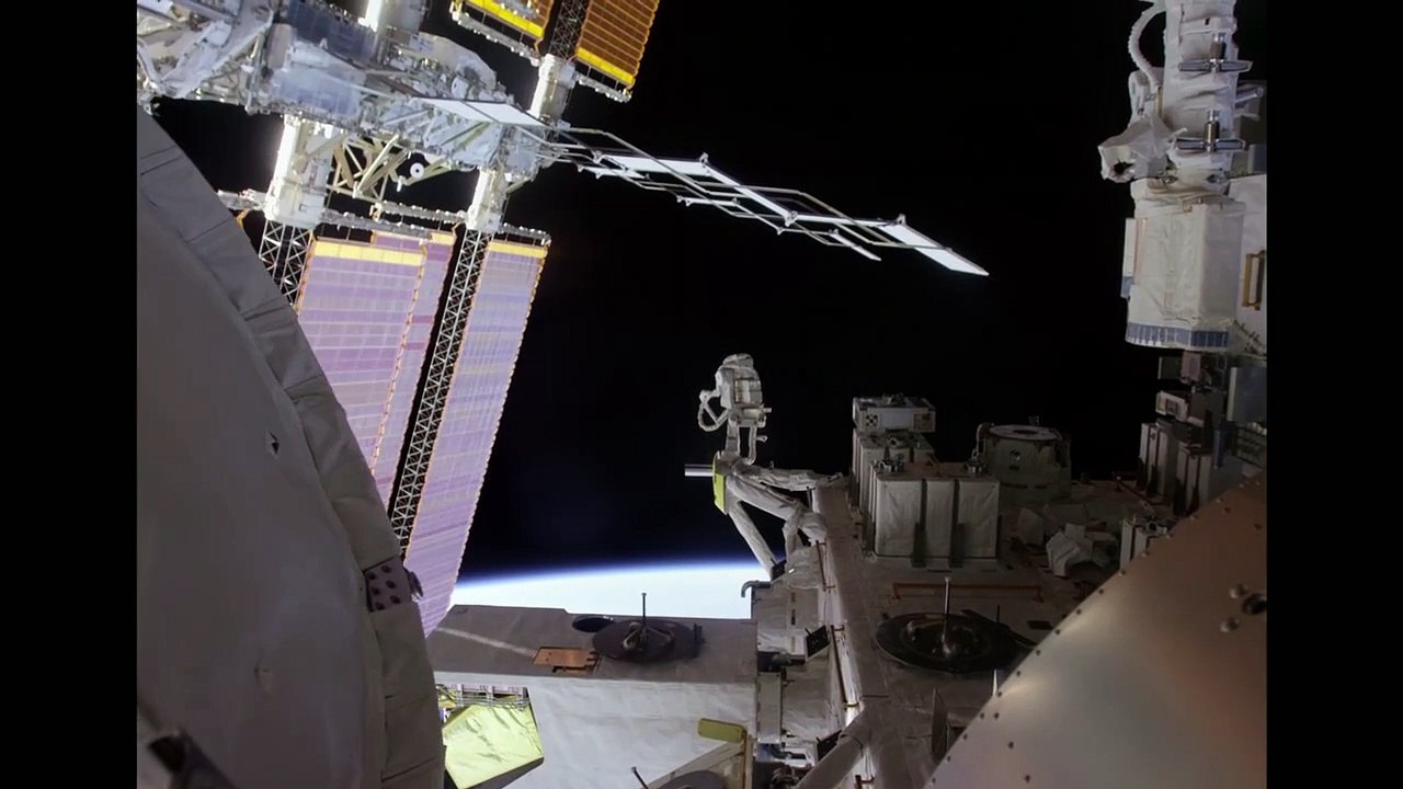 Dans les yeux de Thomas Pesquet et autres aventures spatiales Film Extrait - Sortie extravéhiculaire