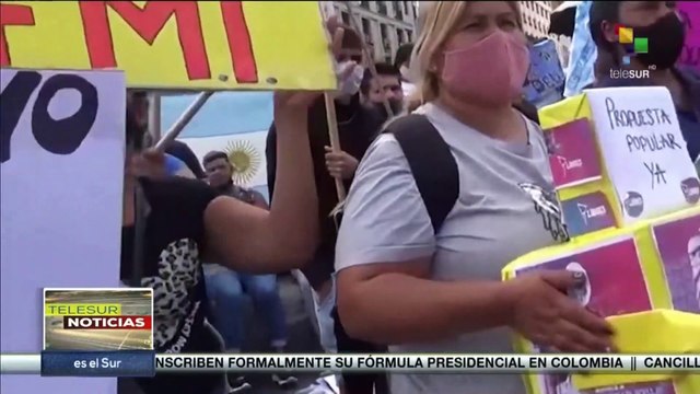 Ciudadanos argentinos se preocupan por la renegociación de la deuda con FMI