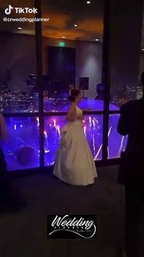 Pareja se casa y su boda tiene de fondo el concierto de Coldplay en vivo