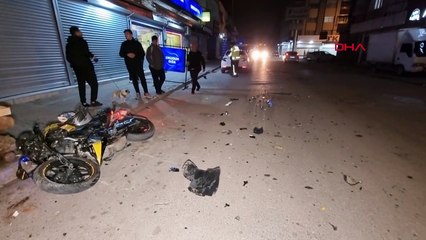 Otomobil ve motosiklet çarpıştı; 1'i ağır 2 yaralı