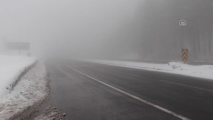 Bolu Dağı'nda kar ve sis etkili oluyor