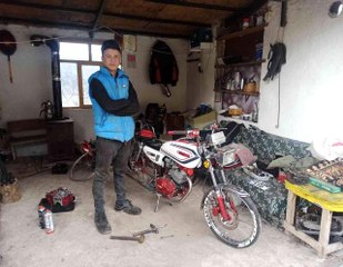 17 yaşındaki liseli, hurda malzemelerden motosiklet yaptı