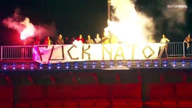 Сотни сербов вышли на пророссийский митинг в Белграде