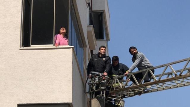 Cinnet getiren kadın 10 yaşındaki oğlunu bıçakla yaraladı