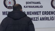 Ehliyet sınavına maskesinde kamerayla girerken yakandı