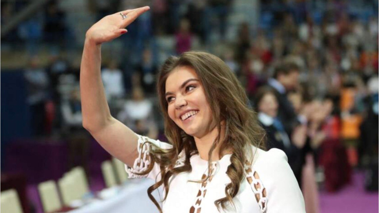 GALA VIDEO - Alina Kabaeva, compagne de Vladimir Poutine : que sait-on de ses parents ?