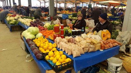 Sındırgı'da üretici ile tüketici bu pazarda buluşuyor