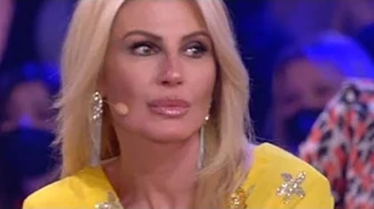 GF Vip, la delusione di Nathaly Caldonazzo: "Pugnalata alle spalle da Alessandro Basciano" Nathaly C