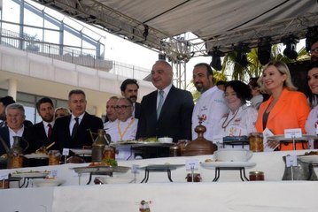 Son Dakika | BAKAN ERSOY: ÖNÜMÜZDEKİ YIL PORTAKAL ÇİÇEĞİ KARNAVALI'NA DESTEK VERECEĞİZ