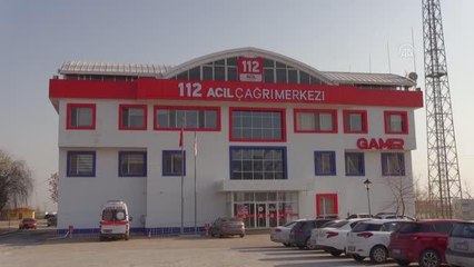 AFYONKARAHİSAR - Okulda aynı sırayı paylaşan sağlıkçı çift, ambulansta da "aşkla" görev yapıyor