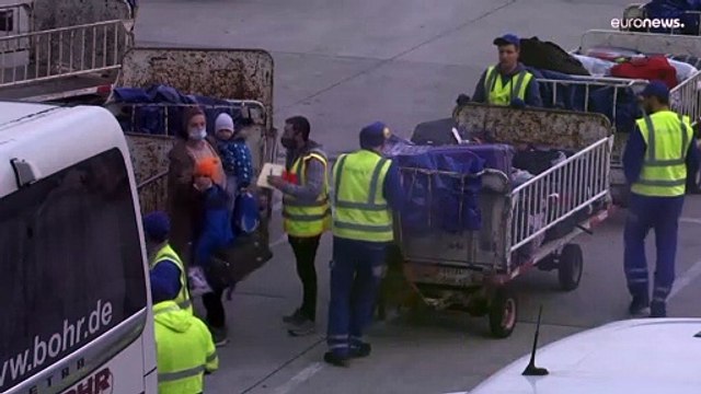 Primeiro grupo de refugiados ucranianos aterra na Alemanha