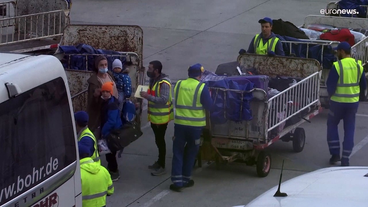 Ukrainische Flüchtlinge aus Moldau in Frankfurt angekommen