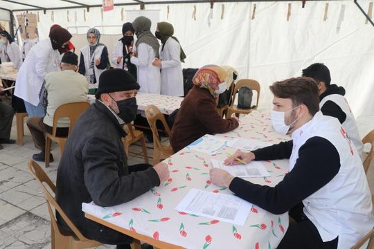 Genç Yeryüzü Doktorları Erzincan'da vatandaşları sağlık taramasından geçirdi