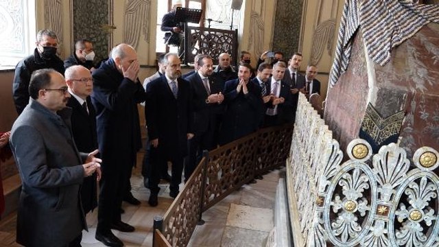 AK Parti'li Kurtulmuş, Osman Gazi Türbesi'nde sancak nöbeti değişimini izledi