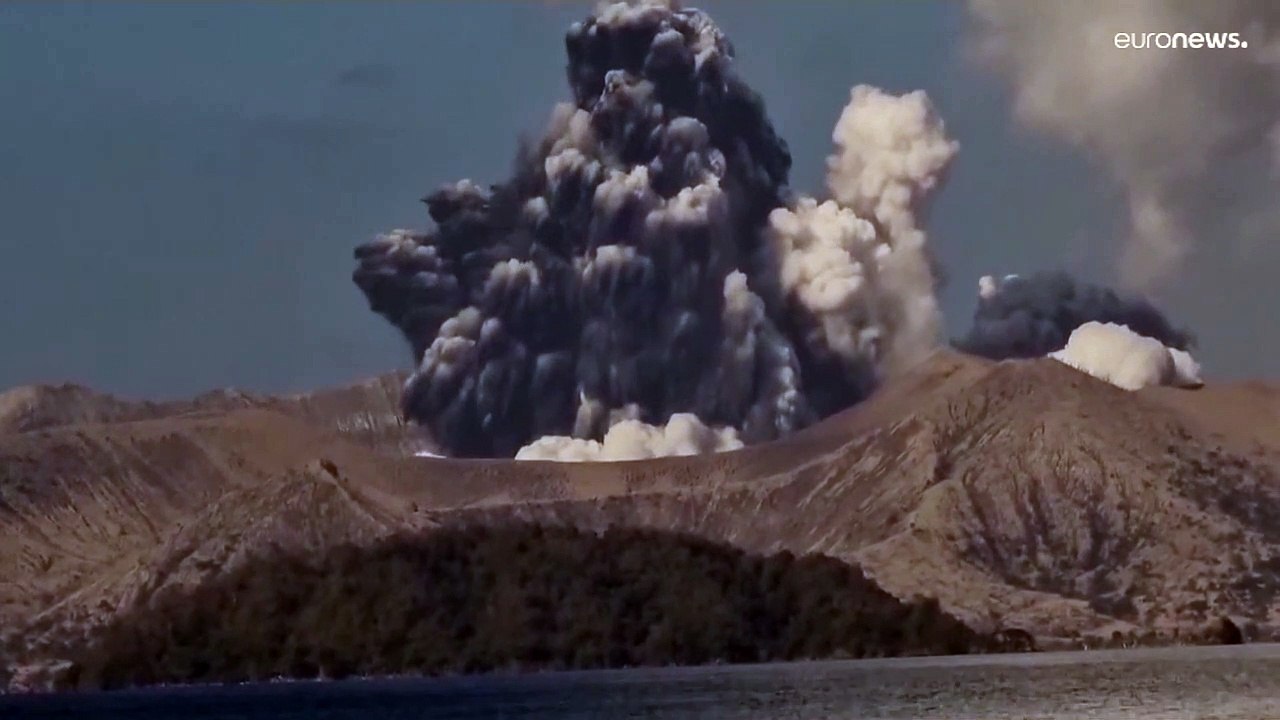 Vulkan Taal nahe Manila spuckt Asche 1,5 Kilometer in die Höhe