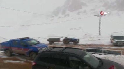 Göçük altında kalan işçiyi kurtarma çalışmaları devam ediyor