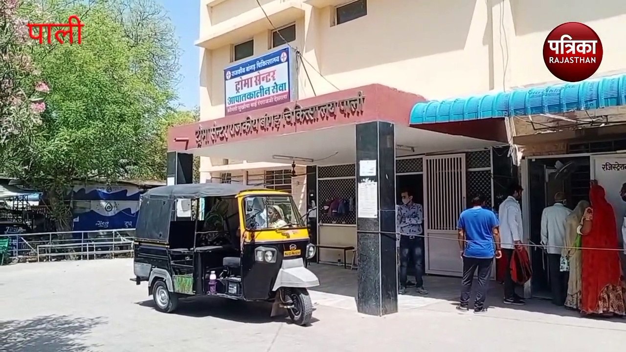 VIDEO : ब्यूटी पार्लर पर काम करने वाली युवती पर चाकू से हमला, लहुलूहान हालत में अस्पताल में भर्ती