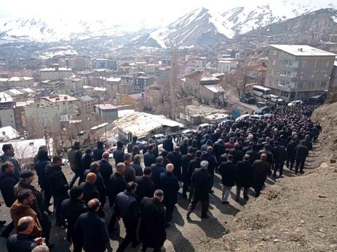 İstanbul'da öldürülen Sözer kardeşleri binlerce kişi uğurladı