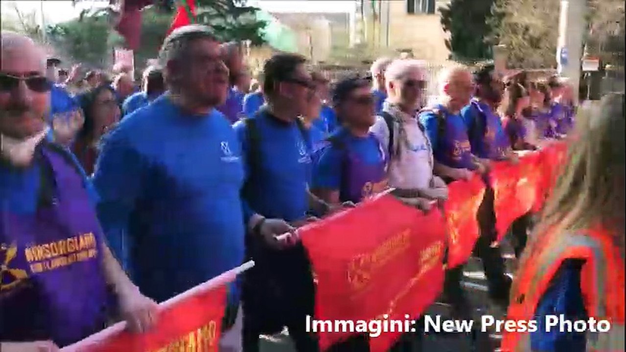 Firenze, la manifestazione di Gkn e Fridays for Future: corteo sui viali